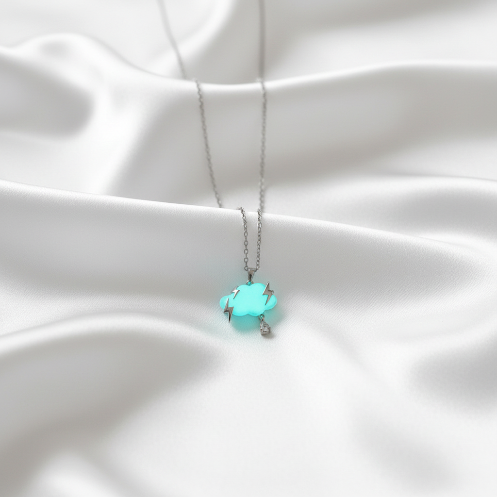 925 Ayar Gümüş Gece Parlayan Bulut Kolye - Saten Üzerinde