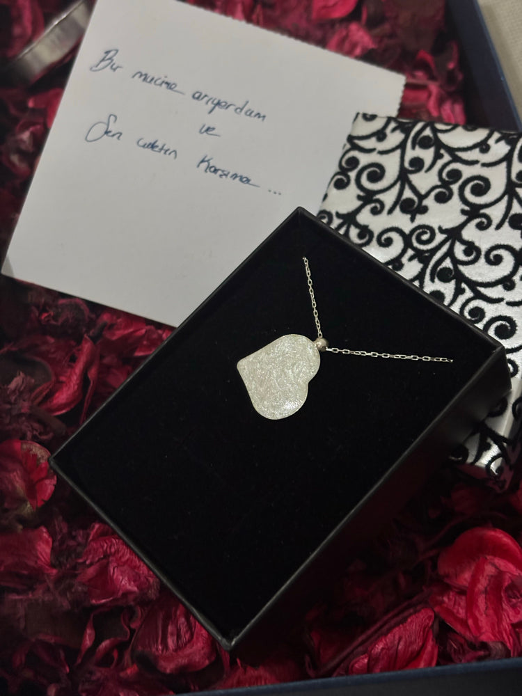 925 Ayar Gümüş Gece Parlayan Kalp Kolye