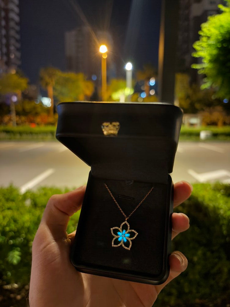 925 Ayar Gümüş Gece Parlayan Kiraz Çiçeği Kolye