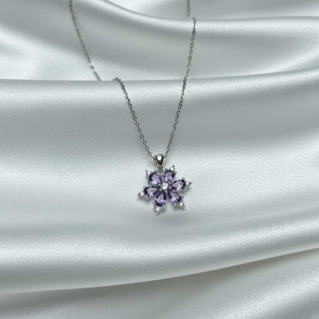 Mor Ametist Çiçek Kolye - Beyaz Saten Arka Plan